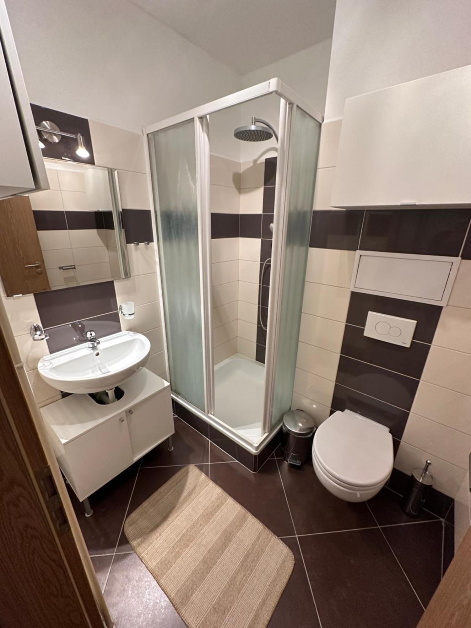 ברטיסלאבה Private Apartment 1Km From Center מראה חיצוני תמונה